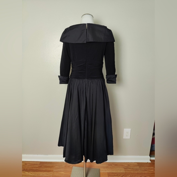 Joseph Ribkoff Black Dress With Collar & Sleeves Rhinestone Size 6 - Picture 10 of 15